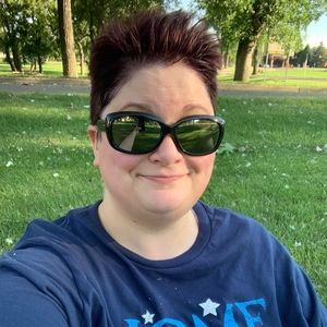 Meet your Posher, Larissa